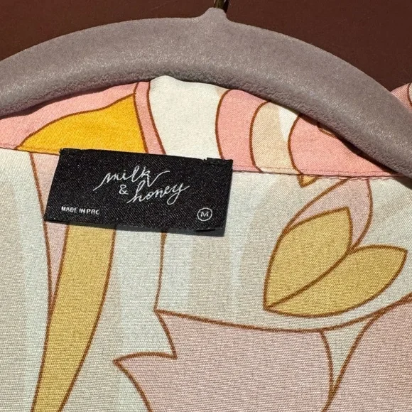 Milk and Honey Short Sleeve V Neck Blouse - Picture 3 of 7